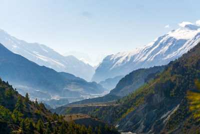 Annapurna circuit. hiking in himalayas