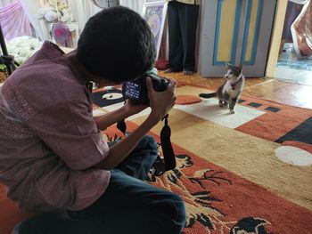 Cat lovers behind the scene