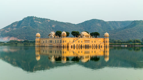 Built structure in lake against sky