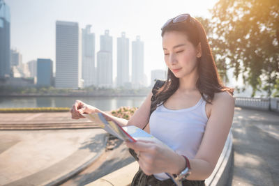 Young woman looking at city buildings