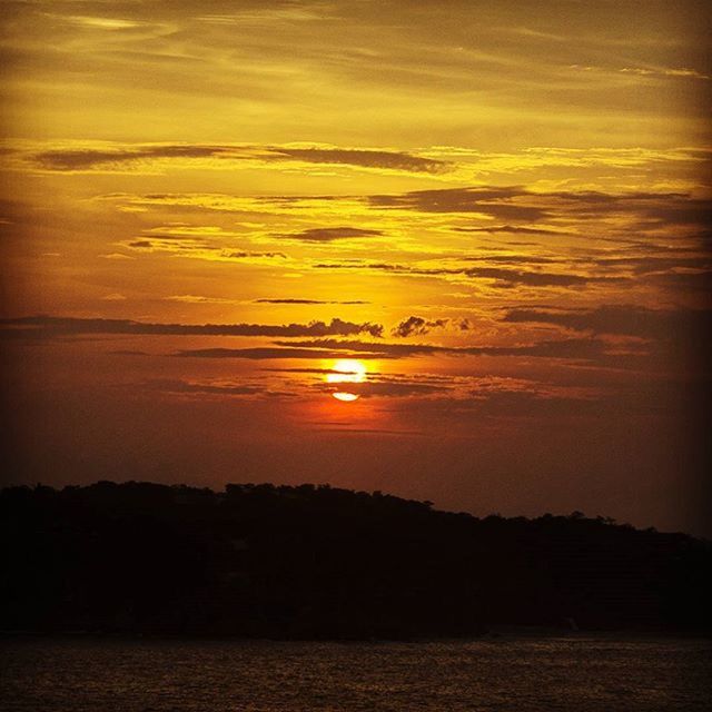 sunset, scenics, tranquil scene, sea, water, sun, tranquility, beauty in nature, sky, silhouette, idyllic, orange color, horizon over water, nature, beach, reflection, sunlight, cloud - sky, shore, outdoors