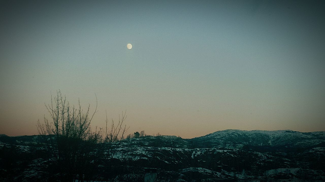 snow, winter, cold temperature, tranquil scene, tranquility, scenics, copy space, clear sky, beauty in nature, landscape, mountain, nature, weather, sunset, season, covering, dusk, idyllic, non-urban scene, mountain range