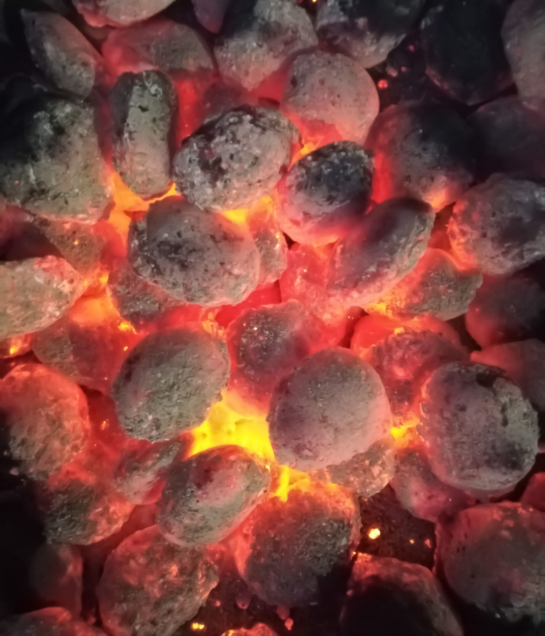 FULL FRAME SHOT OF BONFIRE ON GROUND