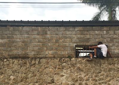 Full length of woman sitting on bench