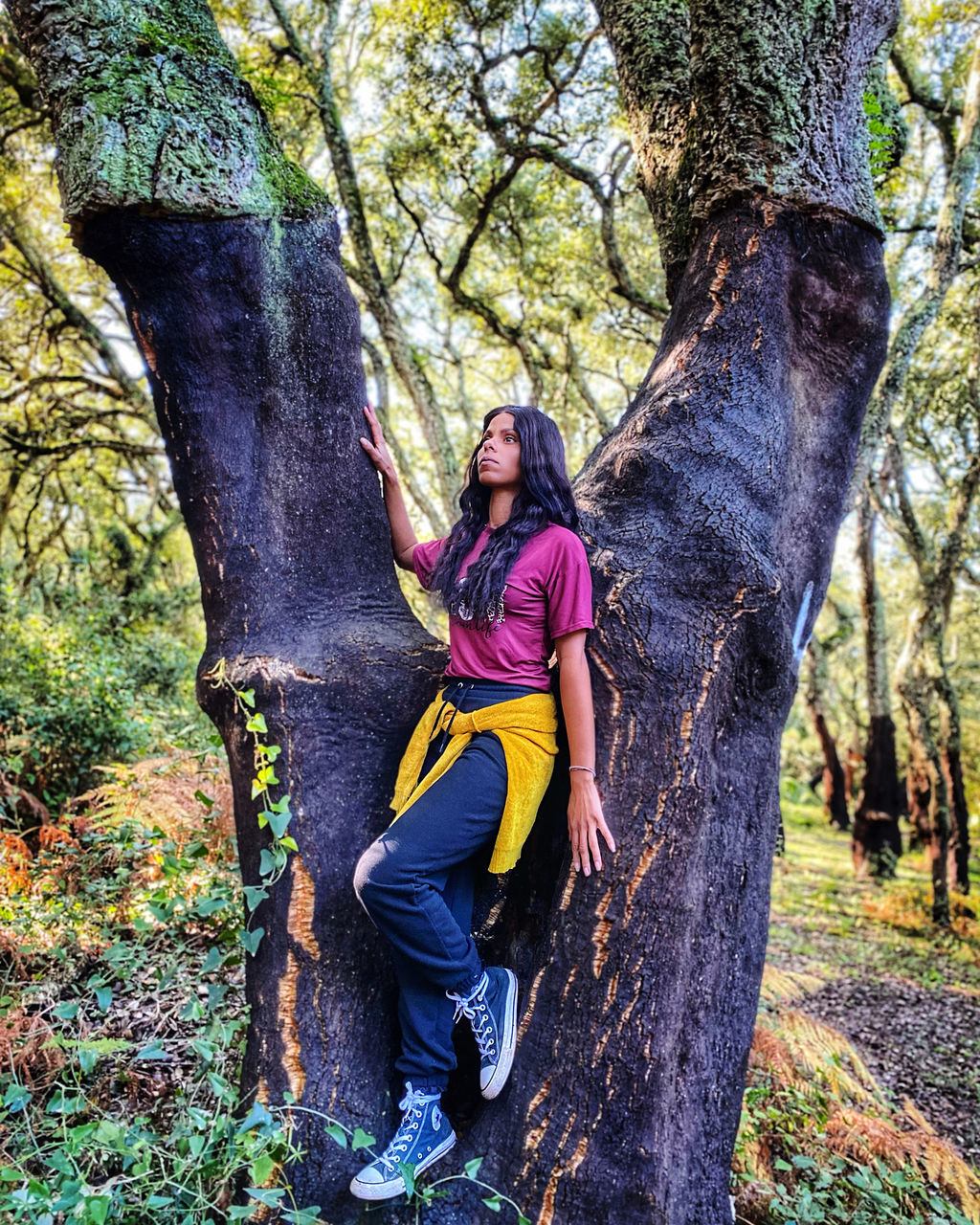 FULL LENGTH OF YOUNG WOMAN IN FOREST