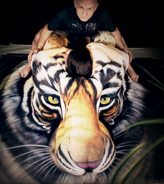 animal themes, indoors, one animal, portrait, close-up, front view, looking at camera, lifestyles, casual clothing, men, standing, leisure activity, black background, animal markings, night, animals in the wild, wildlife, focus on foreground