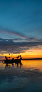 See fishermen set off in search of treasure troves that live in the sea at sunset 