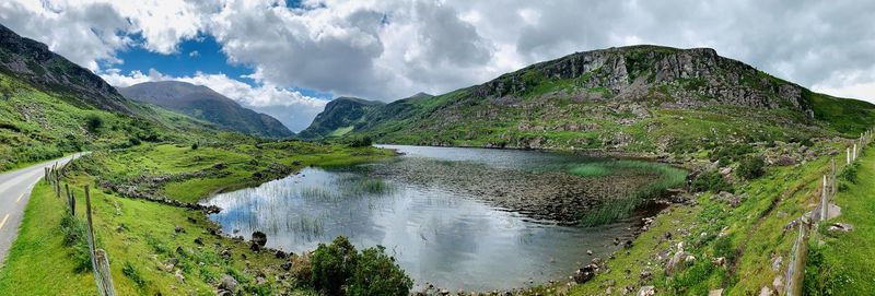 Panoramic view of lake and mountains against sky