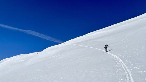 Backcountry skiing to the line in the sky