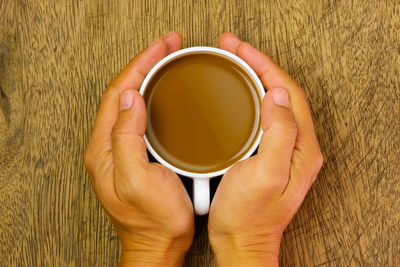 Close-up of hand holding coffee cup