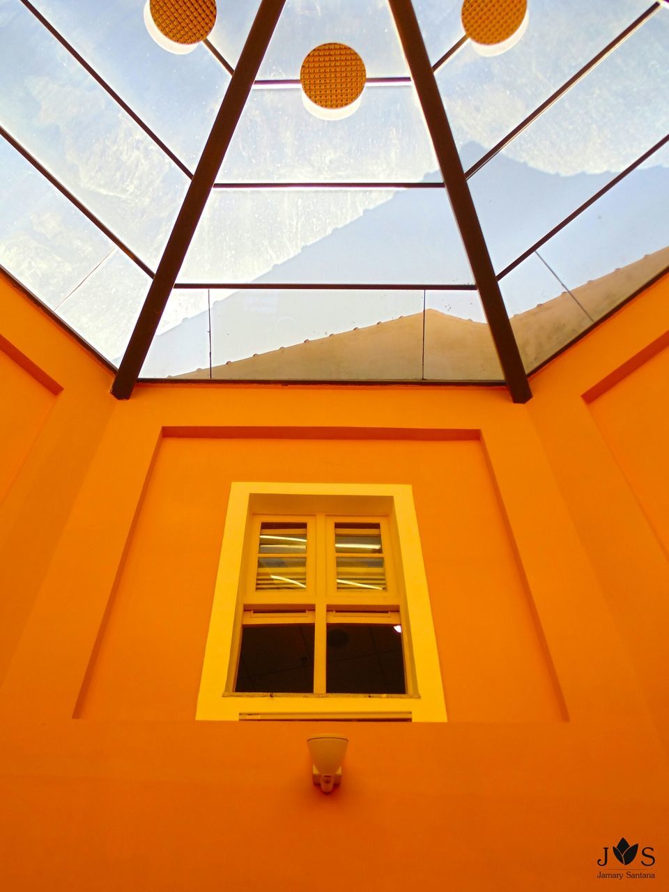 LOW ANGLE VIEW OF BUILDINGS AGAINST SKY