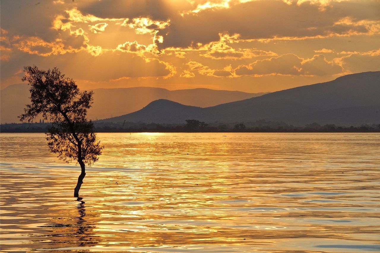 tranquil scene, water, scenics, mountain, tranquility, sunset, waterfront, beauty in nature, sky, lake, mountain range, nature, reflection, idyllic, rippled, silhouette, cloud - sky, cloud, non-urban scene, dusk