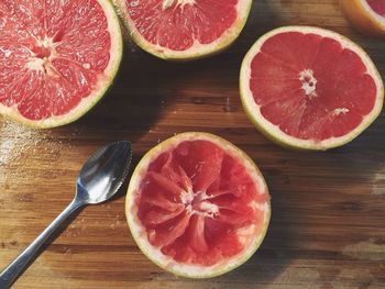 Halved pink grapefruit on table