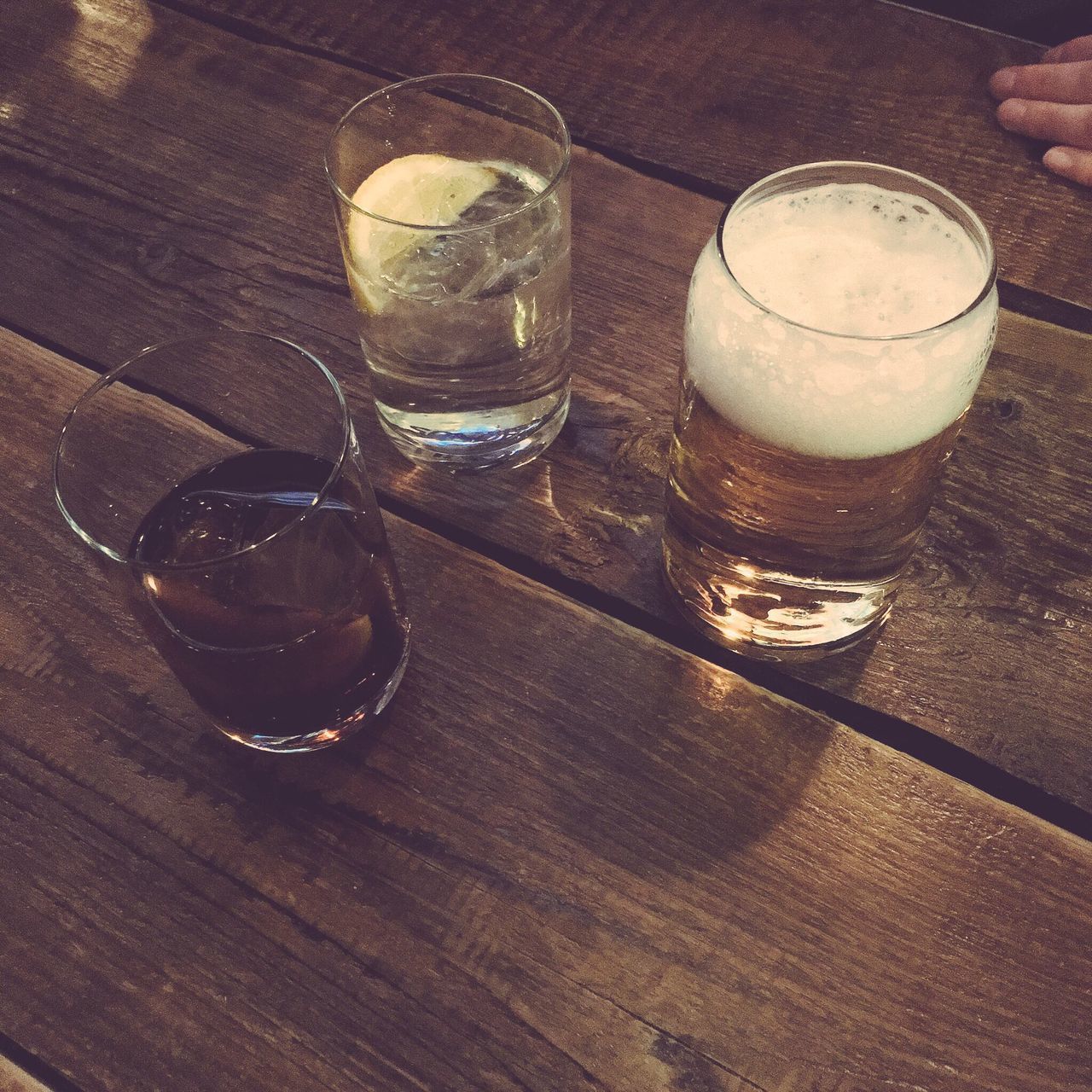 HIGH ANGLE VIEW OF BEER GLASS ON TABLE