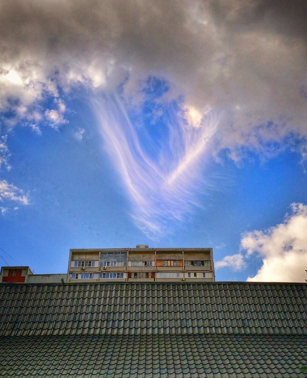 LOW ANGLE VIEW OF BUILDING AGAINST BLUE SKY