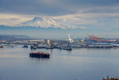 Port of tacoma and mount rainier.