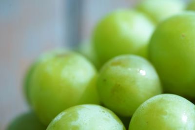 Macro view on seedless fresh grape branch