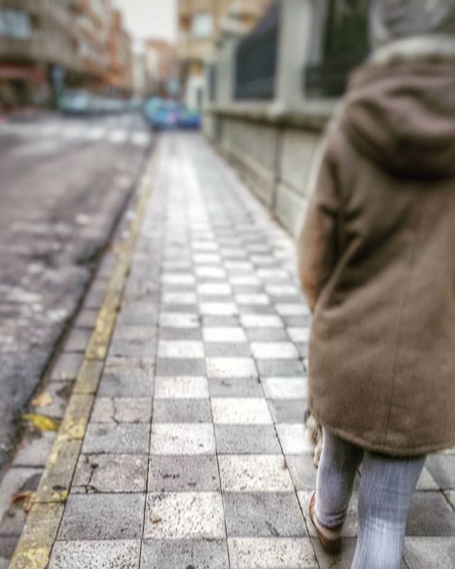 street, the way forward, building exterior, architecture, rear view, built structure, city, focus on foreground, day, men, incidental people, lifestyles, outdoors, walking, diminishing perspective, footpath, sidewalk, vanishing point