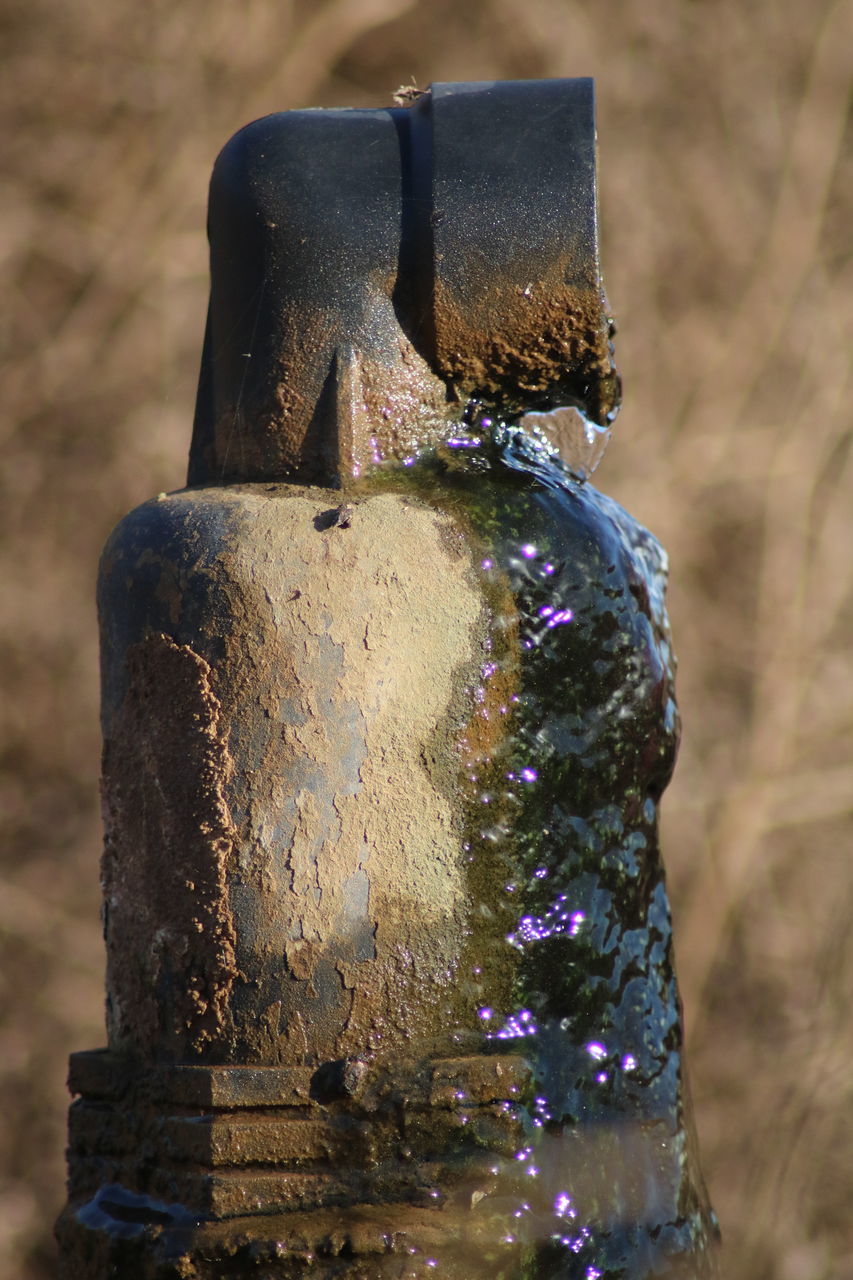 CLOSE-UP OF OLD RUSTY METAL STRUCTURE