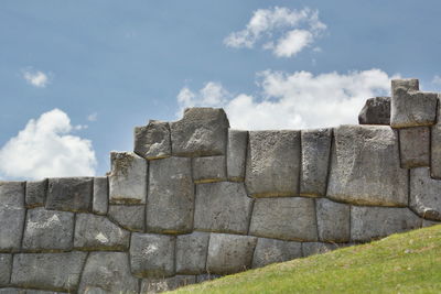 Stone wall against sky