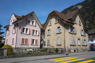 Case tipiche svizzere nel paesino di altdorf