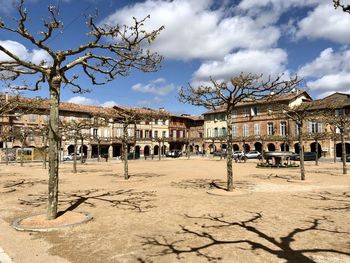 Square of the medieval town of lisle-sur-tarn