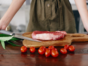 Midsection of woman preparing food on table