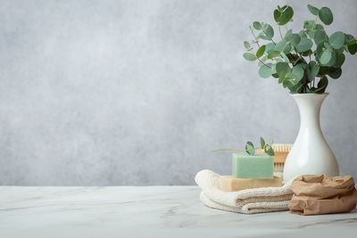 Accessories for body care made of natural materials on a green background. 