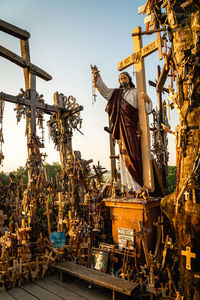 Statue of temple against sky