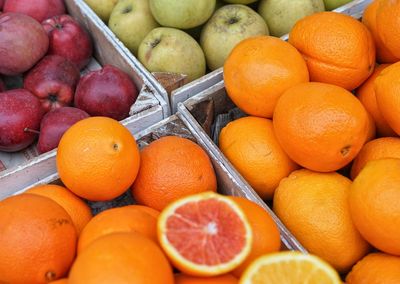 Close-up of oranges in market