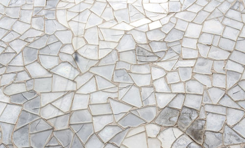 Mosaic tile design with broken pieces in different size and tones