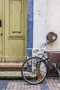 Bicycle leaning on wall in city