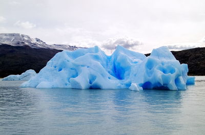 Scenic view of glaciers against cloudy sky, patagonia argentina