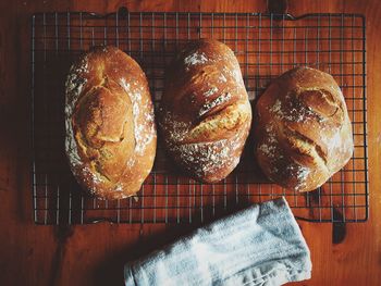 Loaves of bread on cooling rack