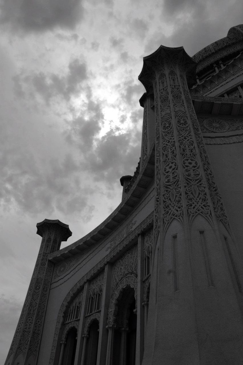 architecture, built structure, low angle view, building exterior, sky, religion, place of worship, history, spirituality, famous place, church, travel destinations, cloud - sky, tourism, travel, arch, international landmark, cathedral