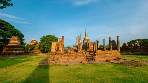 Old ruins of building against sky