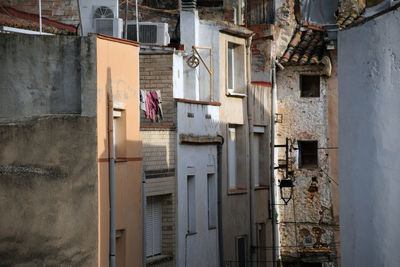 Clothes drying against buildings