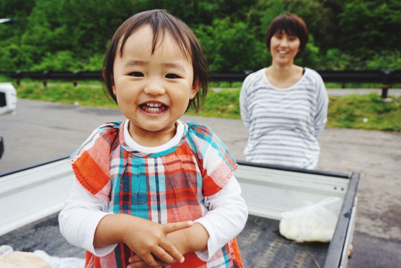 childhood, person, elementary age, boys, cute, casual clothing, lifestyles, innocence, happiness, leisure activity, smiling, looking at camera, portrait, girls, front view, focus on foreground, togetherness