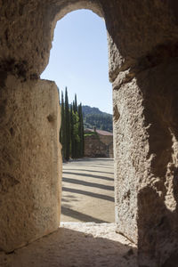 Stone wall of historic building against sky