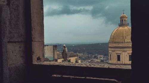 Castle by sea against sky