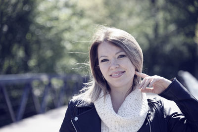 Portrait of a smiling young woman outdoors