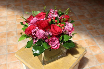 Close-up of rose bouquet on table