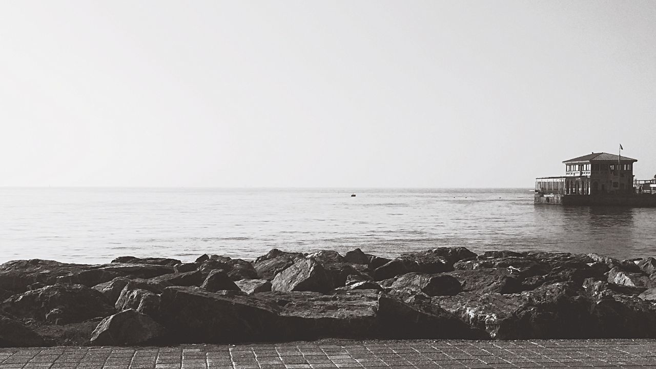 sea, clear sky, horizon over water, water, copy space, tranquil scene, tranquility, scenics, beach, beauty in nature, nature, shore, built structure, idyllic, pier, remote, calm, outdoors, no people, sky