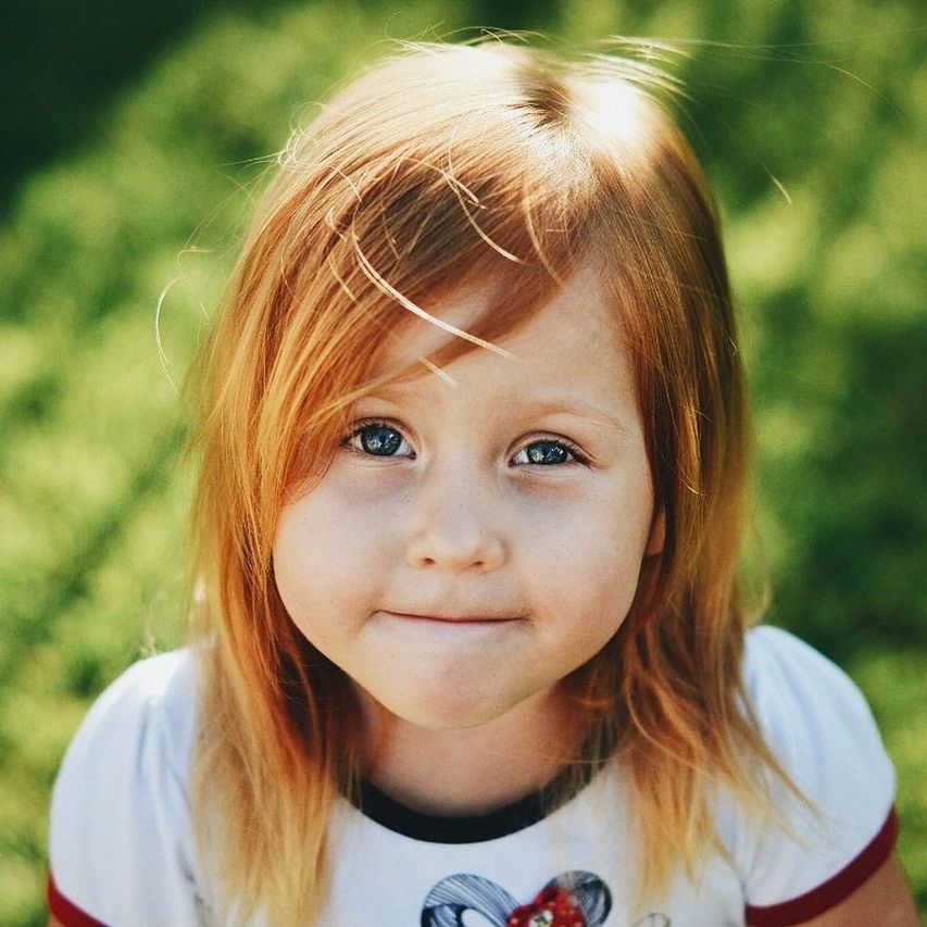 person, headshot, lifestyles, childhood, looking at camera, elementary age, leisure activity, portrait, focus on foreground, girls, close-up, smiling, cute, innocence, front view, happiness, head and shoulders, boys