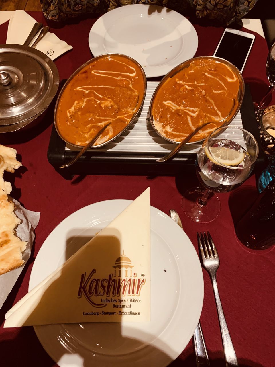 HIGH ANGLE VIEW OF CAKE IN PLATE ON TABLE