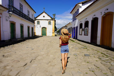 Travel woman walking  in the historic village of paraty, rio de janeiro, brazil.