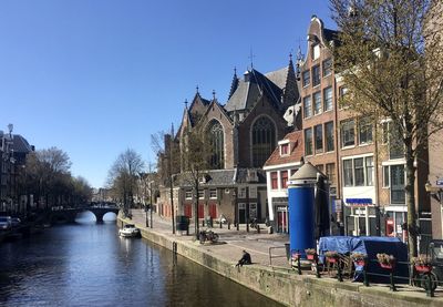 Empty amsterdam canal area during corona 