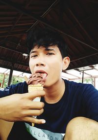 Enjoy ice cream in the day