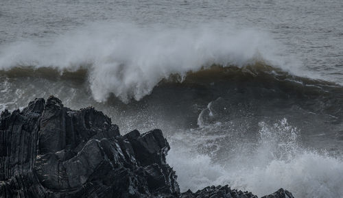 Waves splashing on rocks