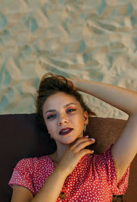 Close-up summer head shoot of pretty fashion model outdoor on sand